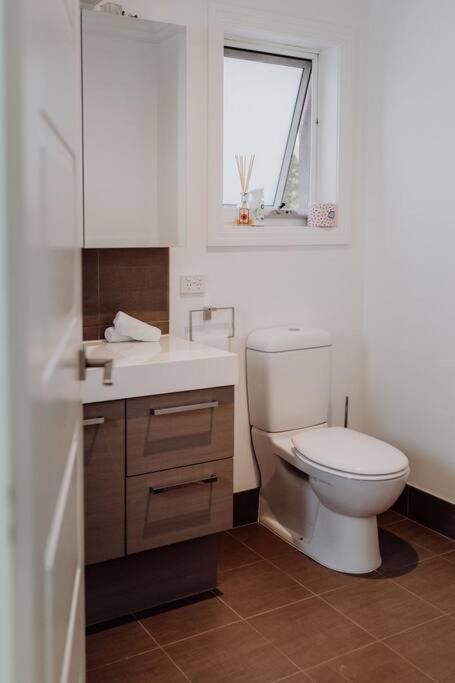 Apartment On James Бичено Экстерьер фото