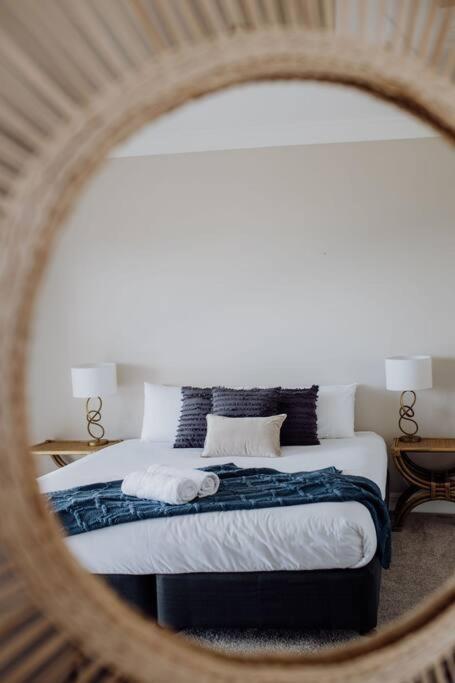 Apartment On James Бичено Экстерьер фото